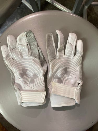 New Medium Under Armour Batting Gloves