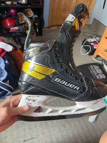 Bauer Regular Width Size 6.5 Supreme UltraSonic Hockey Skates