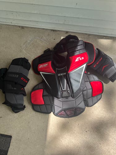 Used Medium CCM Extreme Flex Shield E2.9 Goalie Chest Protector