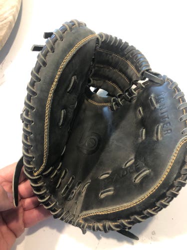 Bradley Catchers Mitt 29 1/2”