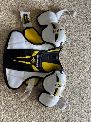 Youth Used Large Bauer Supreme One 40 Shoulder Pads