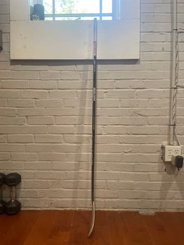 Used Junior Left Hand Bauer Vapor Hyperlite Hockey Stick P28