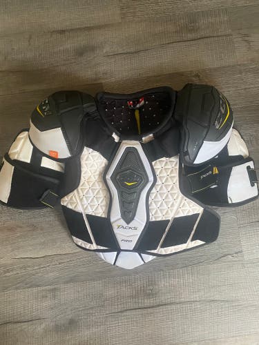 Senior Large CCM Tacks Shoulder Pads