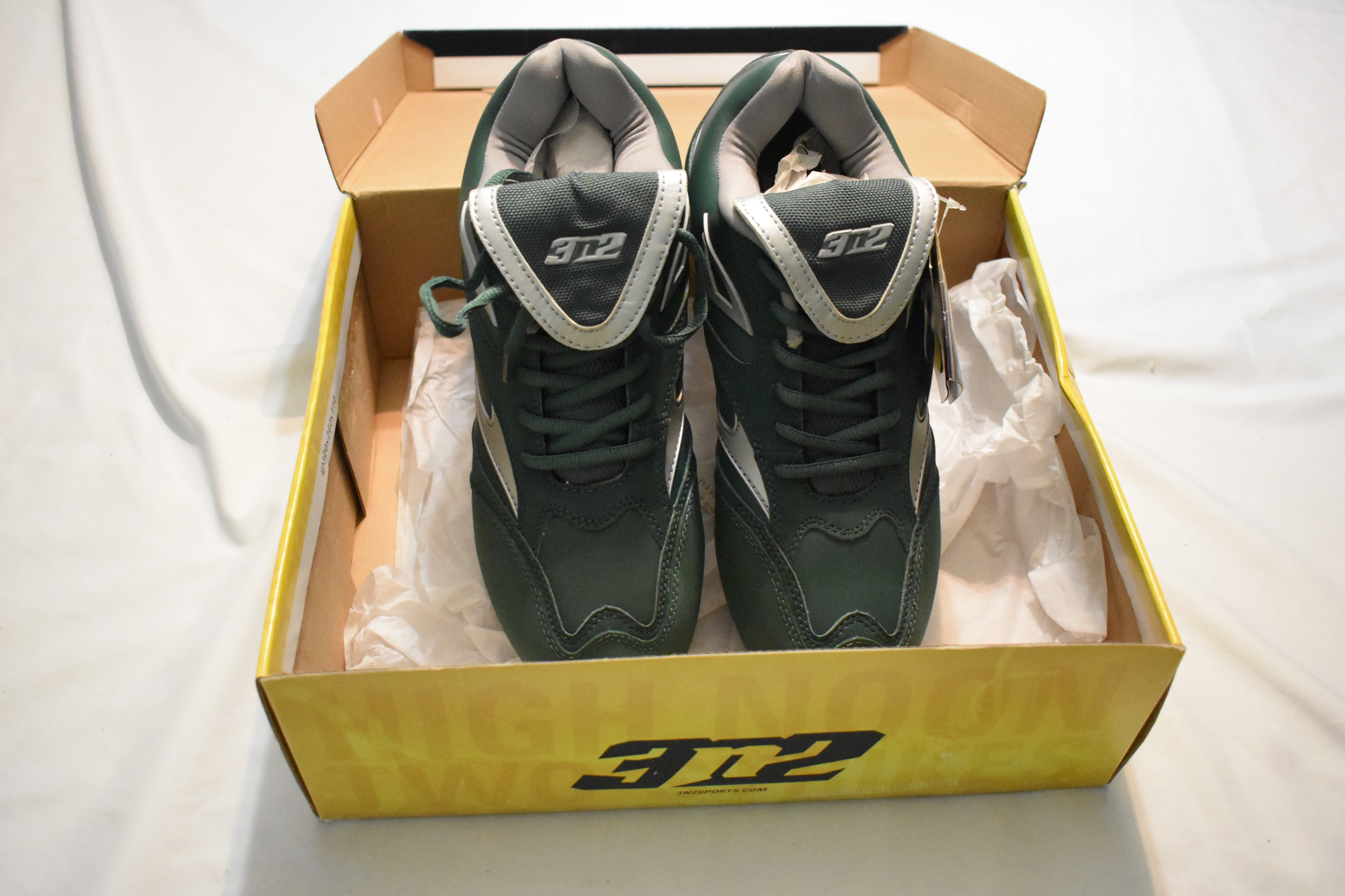 NEW - 3N2 Showtime Low Metal Cleats, Forest Green / Silver, Size 8.0 (Women's 9.0)