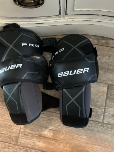 Bauer pro sr knee pads