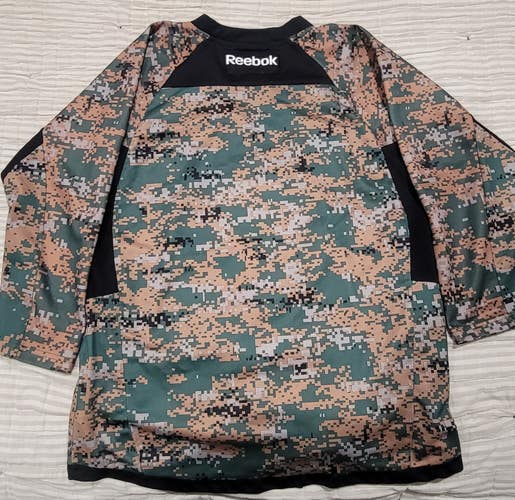 Used Youth Large/Extra Large Reebok Buffalo Sabres CamoJersey