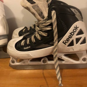 Junior Used Reebok 12K Hockey Skates Regular Width Size 2.5