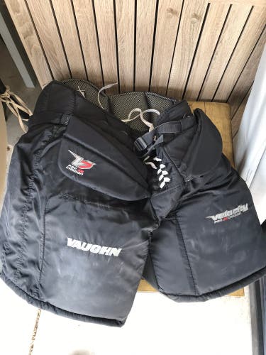 Used Senior Medium Vaughn V7 Goalie Pants