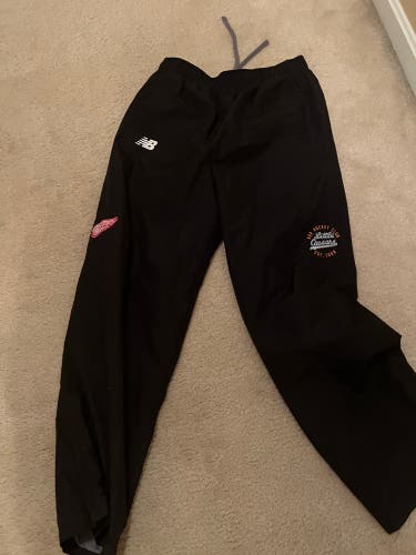 Little Caesar’s warm up pants size L