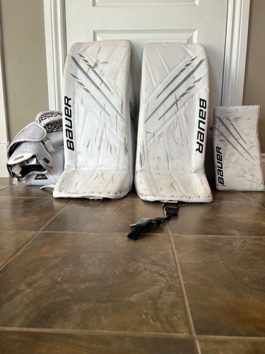 33" Bauer Hyperlite Pro Goalie Leg Pads, Trapper & Blocker