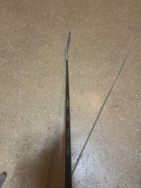 Left Hand P92 Vapor FlyLite Hockey Stick
