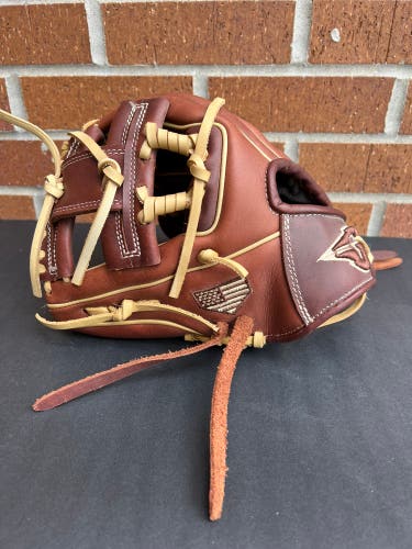 Goin Yard.  Infield 11.5" Pro series Baseball Glove