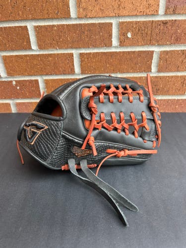 Goin Yard. Infield 11.75" Pro series Baseball Glove