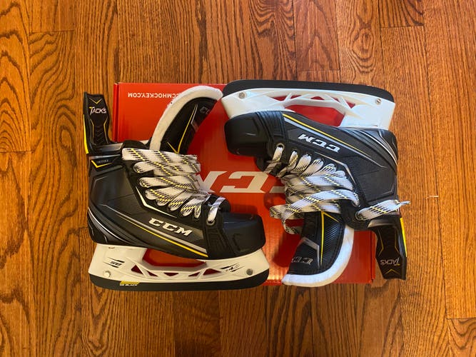 Junior Used CCM Tacks 9090 Hockey Skates Extra Wide Width Size 4