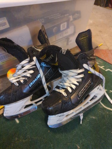 Senior Used Bauer Supreme Ignite Pro+ Hockey Skates Regular Width Size 7