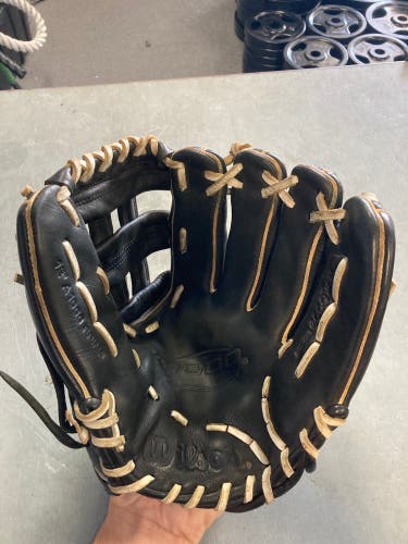 Wilson A1000 Black Right Hand Throw Glove Used 12”