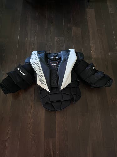New Large CCM  Eflex 5.9 Goalie Chest Protector