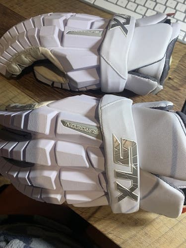 New Player's STX Surgeon RZR Lacrosse Gloves SIZE XL