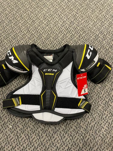 CCM 5092 Junior Small Shoulder pads
