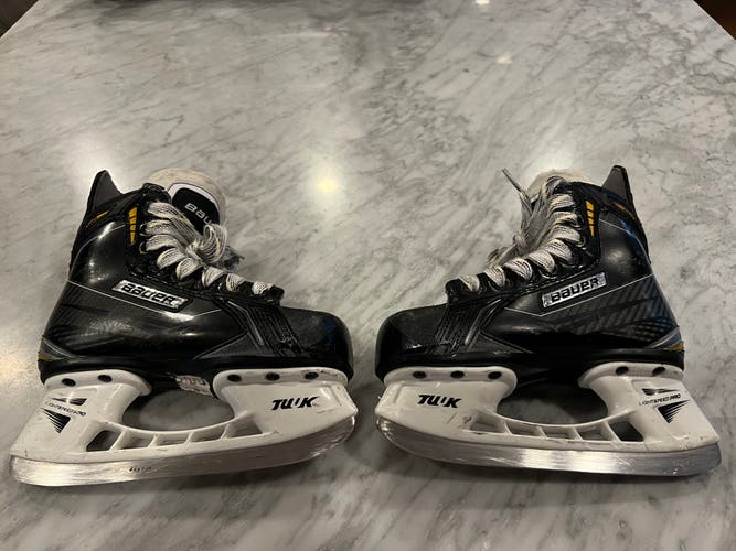 Used Bauer Regular Width Size 11 Supreme 190 Hockey Skates