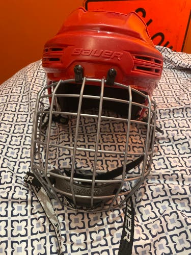 Used Medium Bauer Re-Akt 200 Helmet