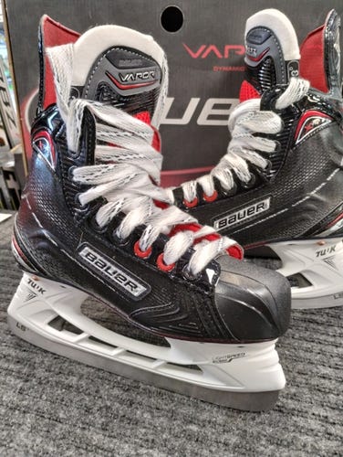 Junior New Bauer Vapor X700 Hockey Skates Regular Width Size 3