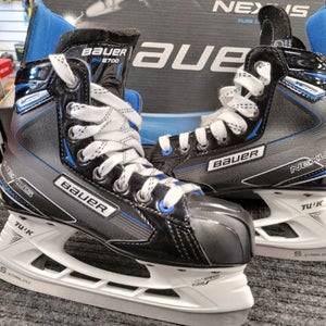 Junior New Bauer Nexus N2700 Hockey Skates Regular Width Size 4