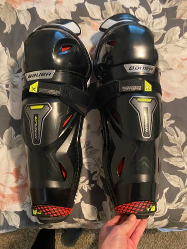 New Bauer Vapor Hyperlite Shin Pads 15”