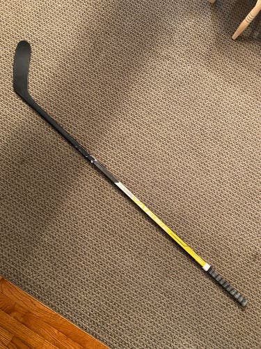 Senior RH Pro Stock Vapor Hyperlite Hockey Stick