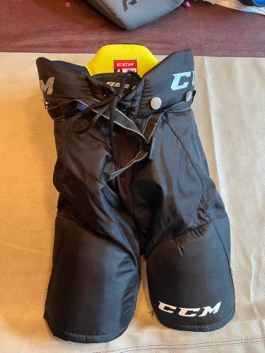Junior  CCM Tacks 9550 Player Hockey Pants - Size Small