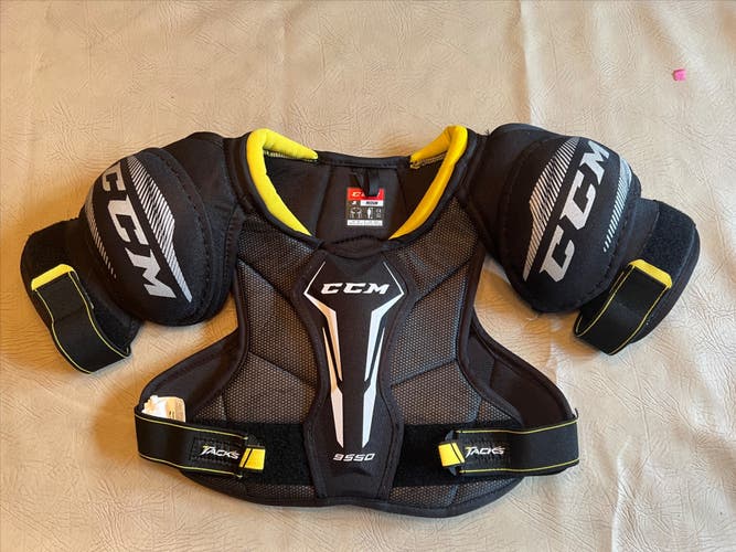 Used Junior Medium CCM Tacks 9550 Shoulder Pads