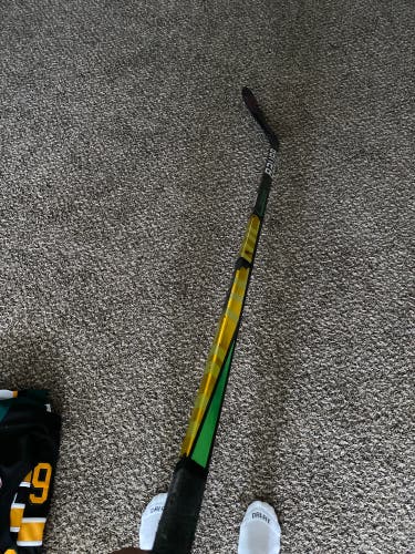 Senior Left Hand P28 Supreme UltraSonic Hockey Stick