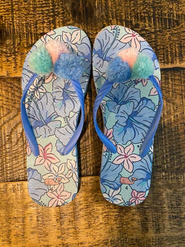 Vineyard Vines Youth Girl Pom Pom flip flops Size 4