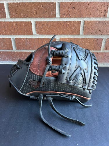 Goin Yard Pitcher's 11.75" Pro series Baseball Glove