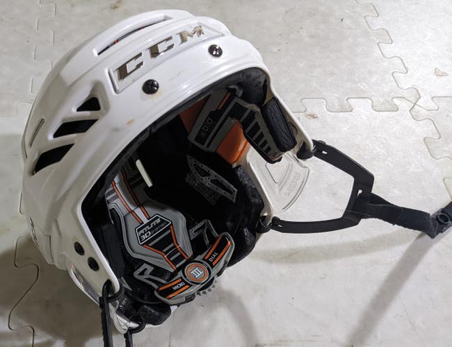 Used Sr Medium CCM FL3DS Helmet