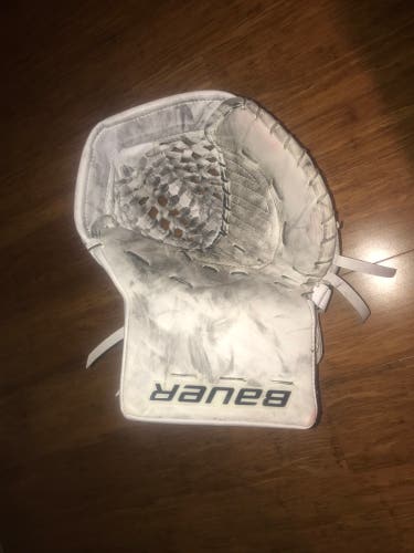 Bauer 2S Pro Goalie Glove- Pro Return Demo (skinned as a 1S)