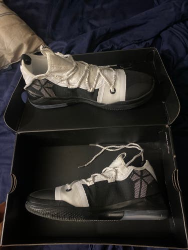 Men's Size Men's 10.5 (W 11.5) Nike Kobe AD Shoes