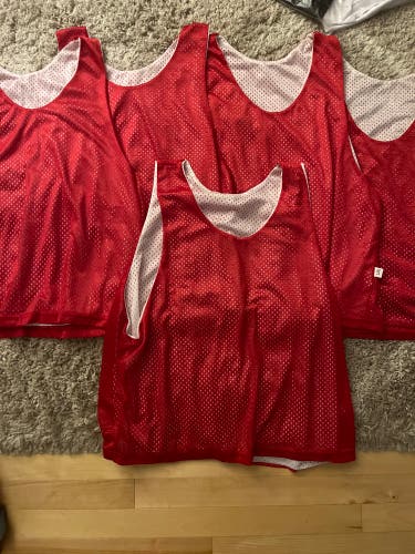 5x red lacrosse pinnies