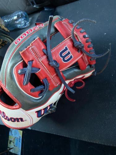 Used Right Hand Throw 11.5" A2000 Baseball Glove