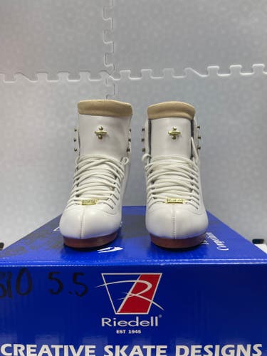 New Riedell 1310 Figure Skates Size 5.5 B/A
