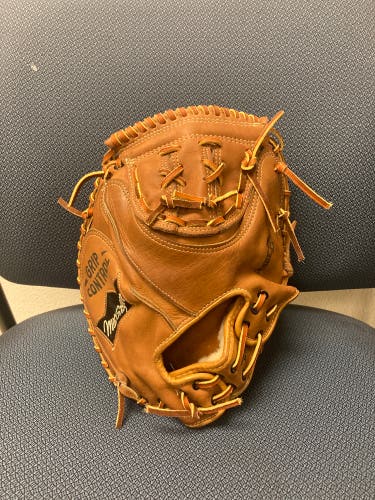 Re-laced/like new Catchers mitt-34’ RHT