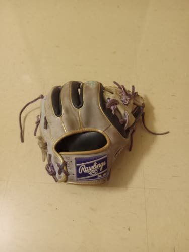 Used Rawlings Right Hand Throw Infield Heart of the Hide Baseball Glove 11.75"