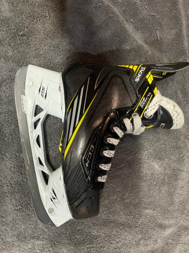 Used CCM Regular Width  Size 3 Tacks Classic Pro Hockey Skates
