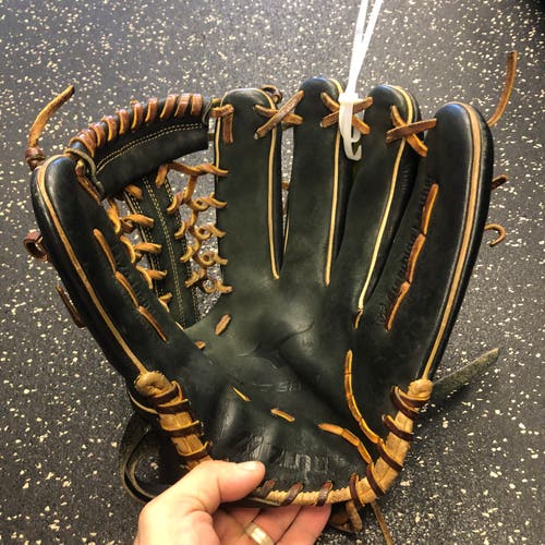 Mizuno Used Black Right Hand Throw 12.75" Baseball Glove