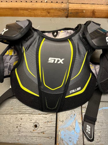 Youth STX Stallion 200 Shoulder Pads - Youth Medium