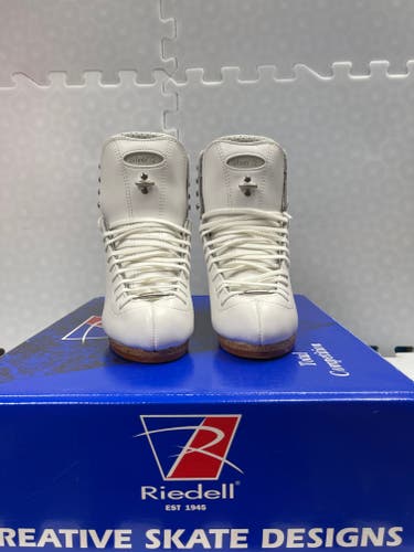 New Riedell 875 SS Figure Skates Size 4.5 B/A