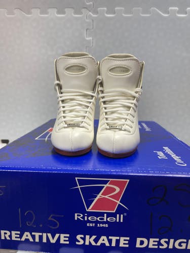 New Riedell 25 Figure Skates Size 12.5 NAR Youth