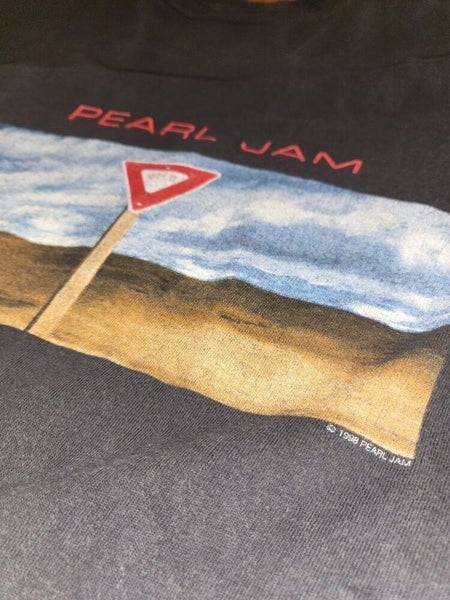 Vintage 1998 Pearl Jam Yield Tour T-Shirt