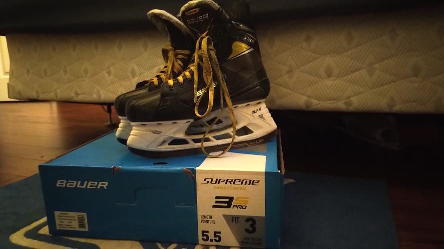 Used Bauer Supreme 3S Pro Hockey Skates Extra Wide Width Size 5.5
