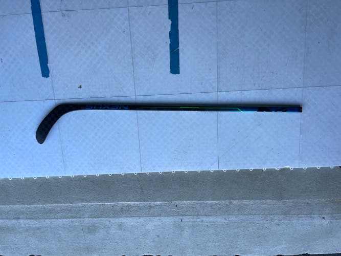 LIKE NEW! Right Handed Bauer Nexus Geo Hockey Stick P28, 50 Flex
